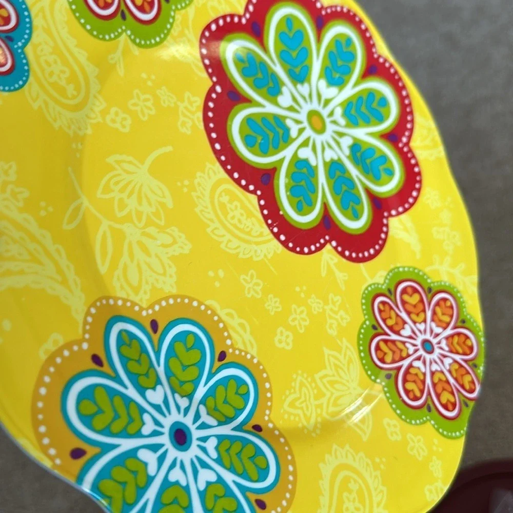 7 pc set Pier One Imports Melamine Dinner Plates Salad Sunny Bright Paisley‎ GUC